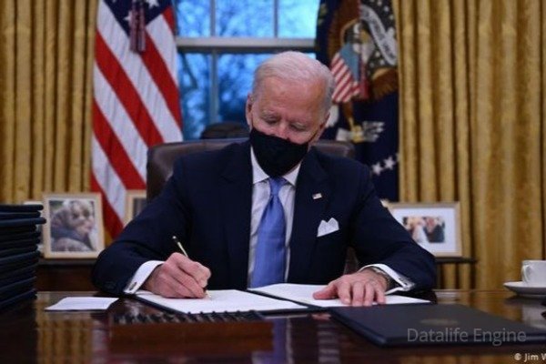 Bayden işə Trampın fərmanlarını ləğv etməklə başladı