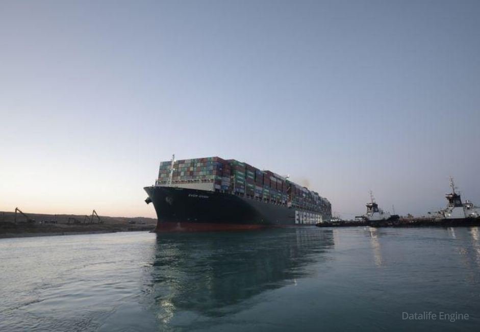 Süveyş kanalında xeyli sayda iri və kiçik buynuzlu heyvanların olduğu gəmilər tıxacda qalıb