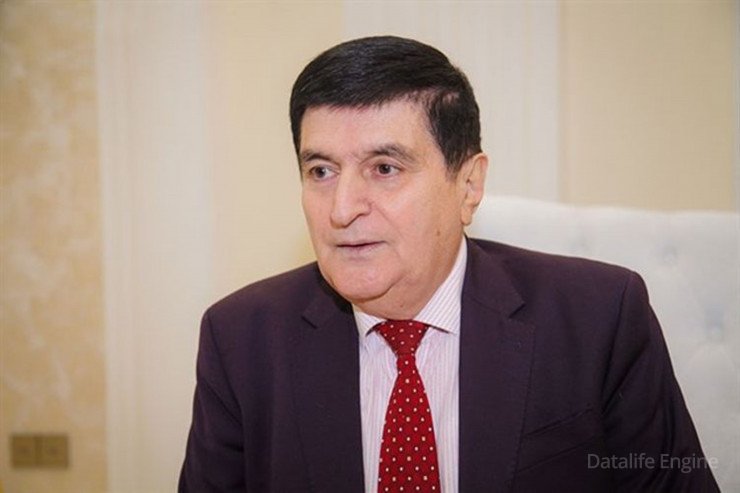 Trenddə olan müğənniləri lağa qoydu: "Küçədə onları tanımırlar" - VİDEO