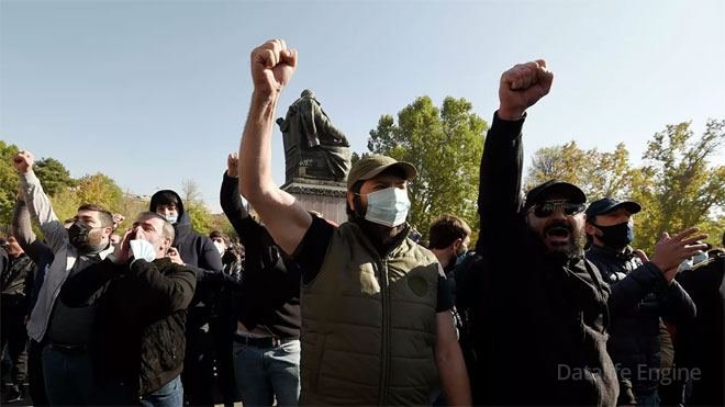 Ermənistanda seçkiqabağı qarışıqlıq: Paşinyanla Koçaryan tərəfdarları arasında toqquşmalar olub