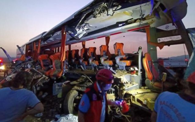 Türkiyədə dəhşətli qəza, 9 ölü, 37 yaralı