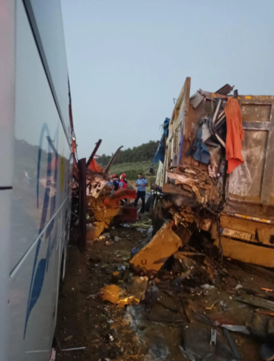 Türkiyədə dəhşətli qəza, 9 ölü, 37 yaralı