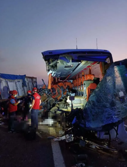 Türkiyədə dəhşətli qəza, 9 ölü, 37 yaralı