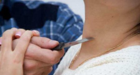 Bakıda qardaş bacısının boğazını ülgüclə kəsdi - Amansız qətlin təfərrüatı