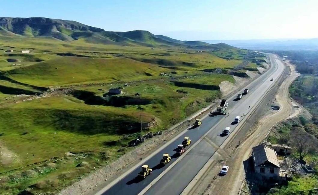 Xudafərin-Qubadlı-Laçın avtomobil yolunun asfaltlanması işlərinə başlanılıb