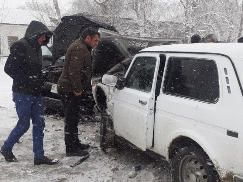 Şamaxı-İsmayıllı yolunda 10-a yaxın avtomobil qəzaya düşdü - Xəsarət alanlar var - FOTO