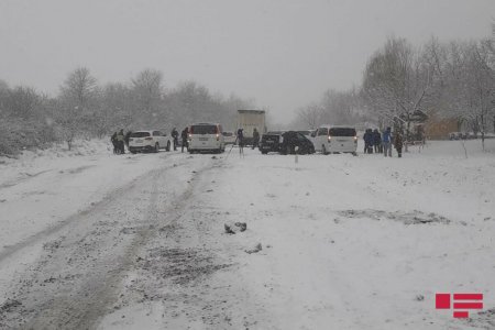 Şamaxı-İsmayıllı yolunda 10-a yaxın avtomobil qəzaya düşdü - Xəsarət alanlar var - FOTO