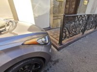 Maşınlar məscidə girib-çıxanlara maneə yaradır