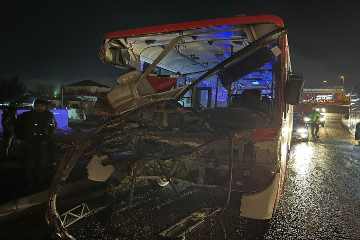 Bakıda avtobusla yük maşını TOQQUŞDU