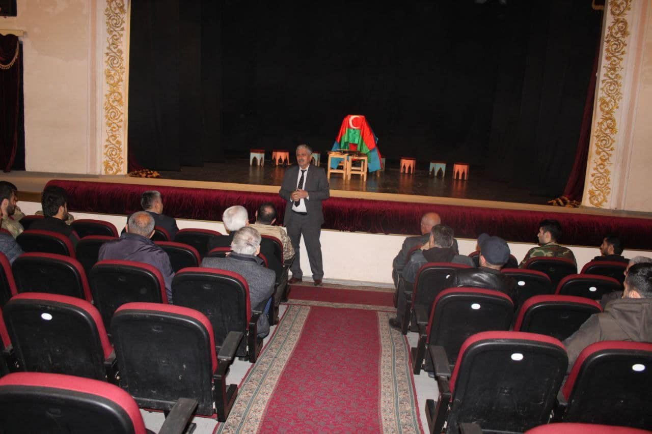 Lənkəran teatrında “Haqqın 44 günü” adlı tamaşaya ictimai baxış 