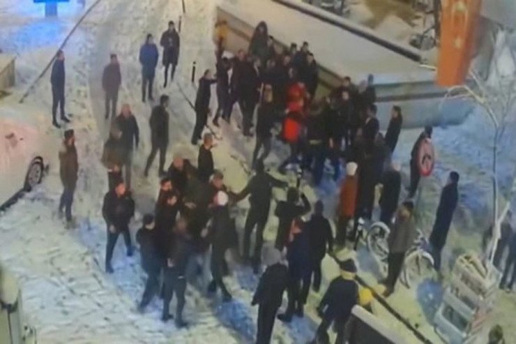 Qartopu oyunu silahlı qarşıdurmaya çevrildi: Yaralılar var