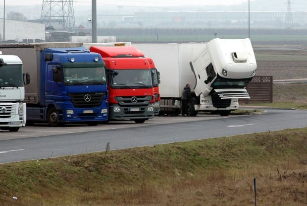 İspaniyada benzinin qiymətinə görə tətilə başladılar