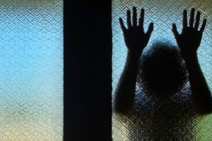 Azərbaycanda daha bir DƏHŞƏT: Qız zorakılığa məruz qaldı, anası intihar etdi