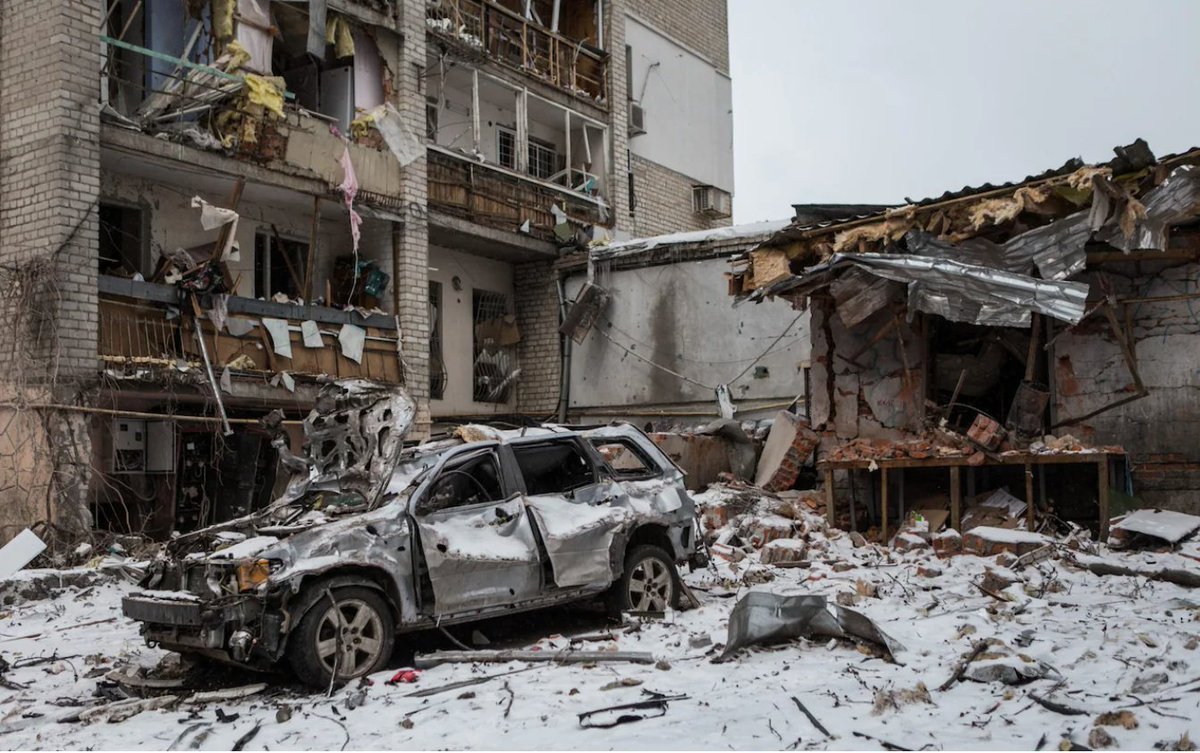 Rusiya ordusu Xarkovda minə yaxın binanı dağıdıb