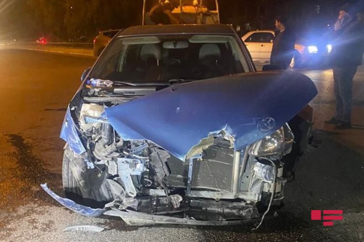 Yol ayrıcında 2 avtomobil toqquşdu - xəsarət alan var 