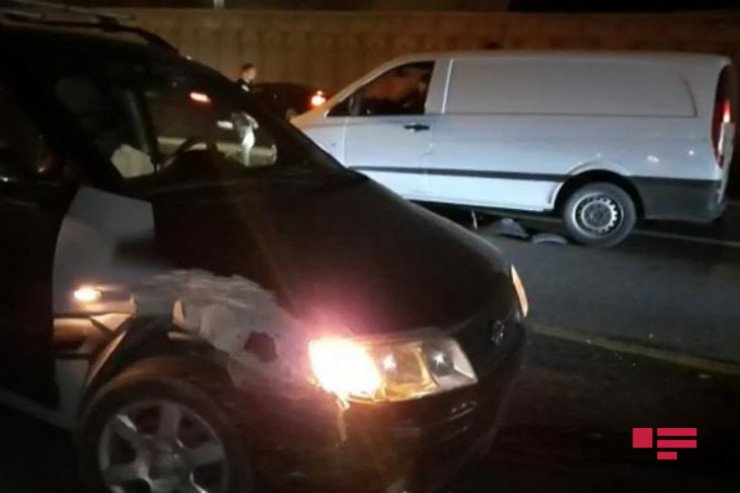 Bakıda mikroavtobusla minik avtomobili toqquşdu -FOTO