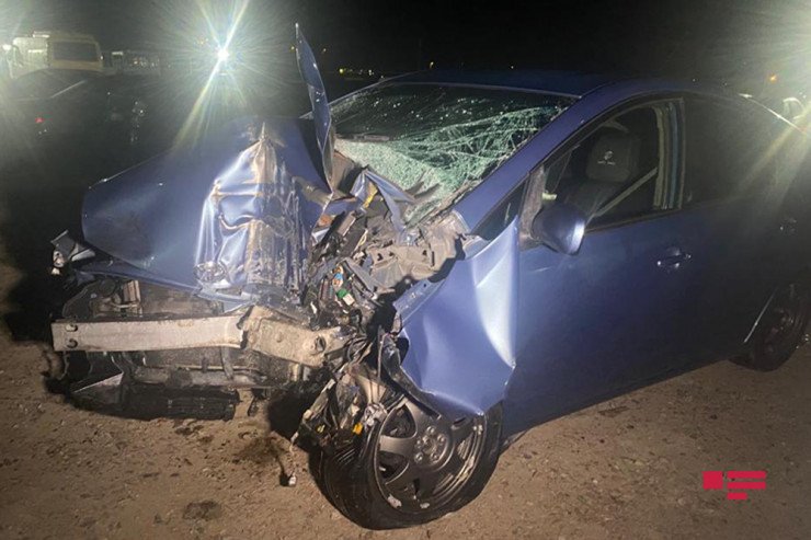 Bakıda betona çırpılan avtomobildə sürücü öldü