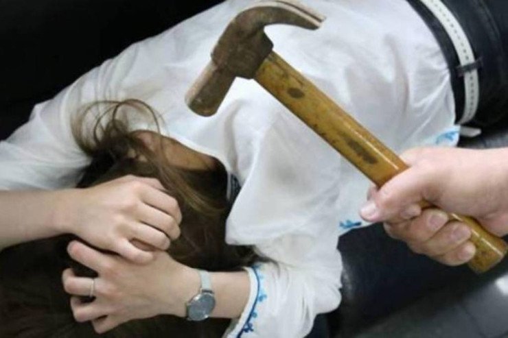 Kişi arvadını bıçaqladı, ürəyi soyumadı...