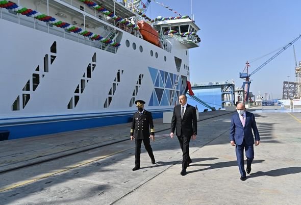 İlham Əliyev “Zərifə Əliyeva” gəmi-bərəsinin istismara verilməsi mərasimində iştirak edib - YENİLƏNİB + FOTO