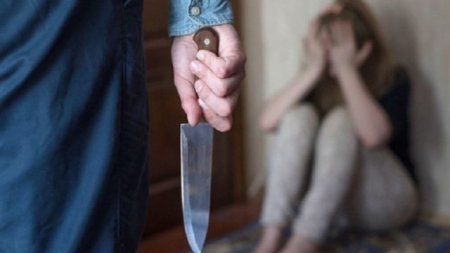 Bakıda qadın hoteldə BIÇAQLANDI