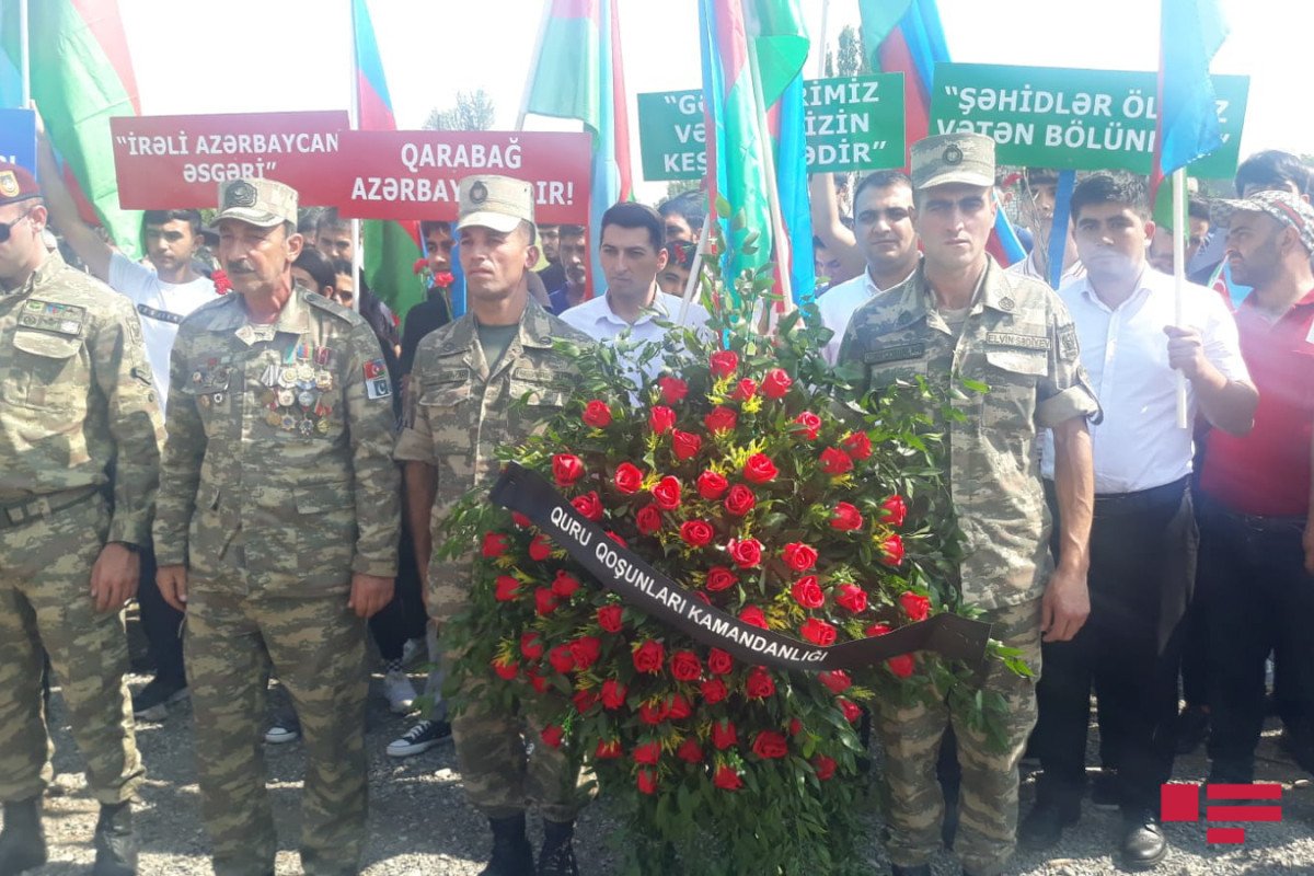 Laçında şəhid olan hərbçilərimiz dəfn edildi - FOTO Laçında şəhid olan hərbçilərimiz dəfn edildi - FOTO
