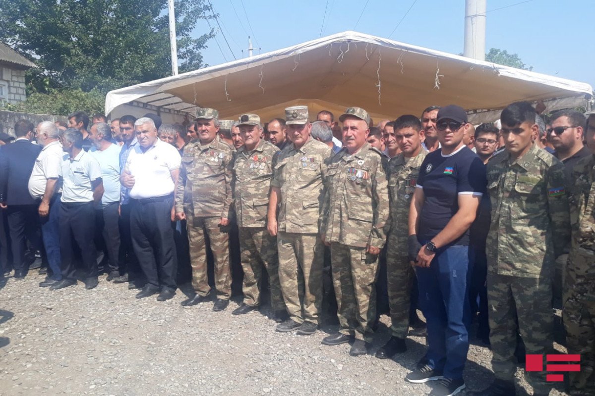 Laçında şəhid olan hərbçilərimiz dəfn edildi - FOTO Laçında şəhid olan hərbçilərimiz dəfn edildi - FOTO