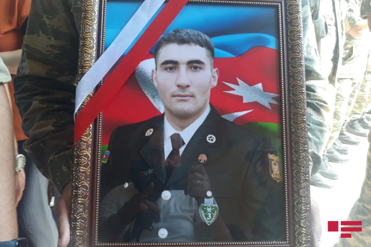 Laçında şəhid olan hərbçilərimiz dəfn edildi - FOTO Laçında şəhid olan hərbçilərimiz dəfn edildi - FOTO