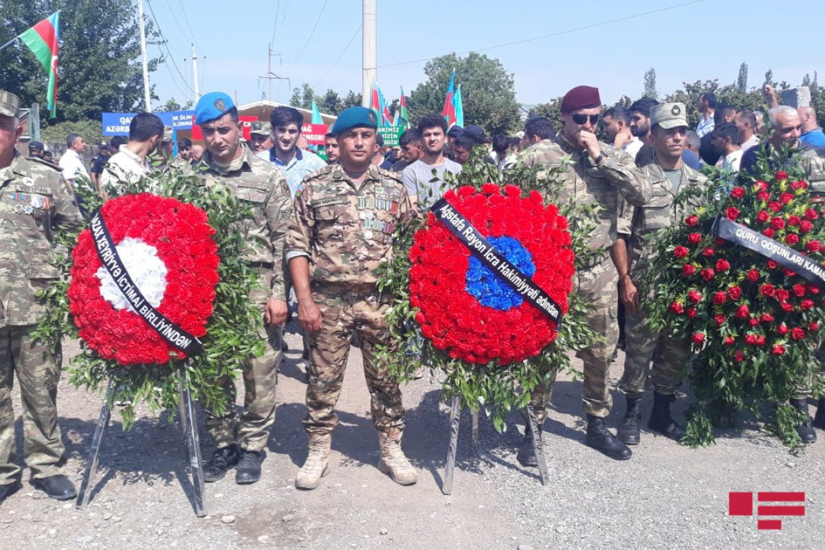 Laçında şəhid olan hərbçilərimiz dəfn edildi - FOTO Laçında şəhid olan hərbçilərimiz dəfn edildi - FOTO