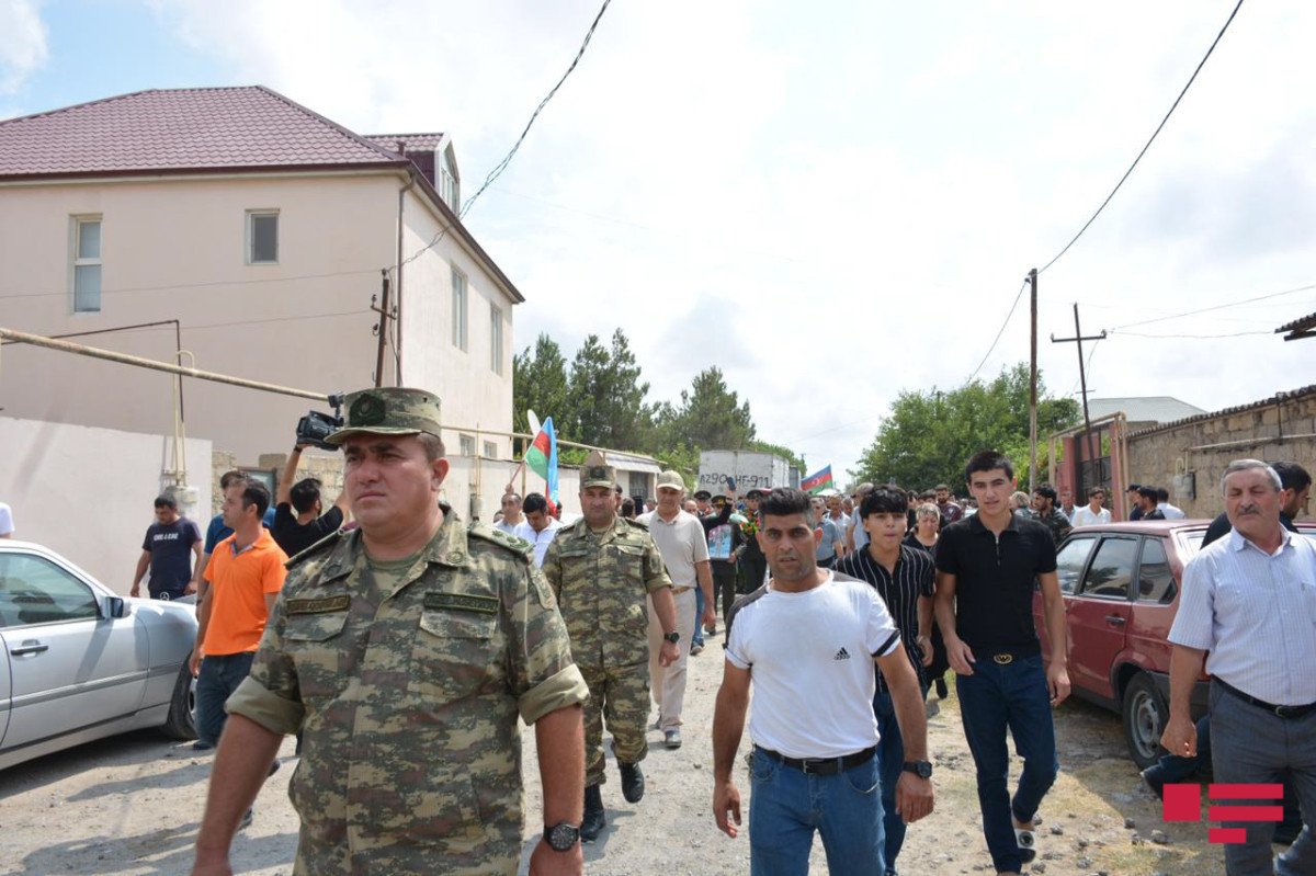 Laçında şəhid olan hərbçilərimiz dəfn edildi - FOTO Laçında şəhid olan hərbçilərimiz dəfn edildi - FOTO