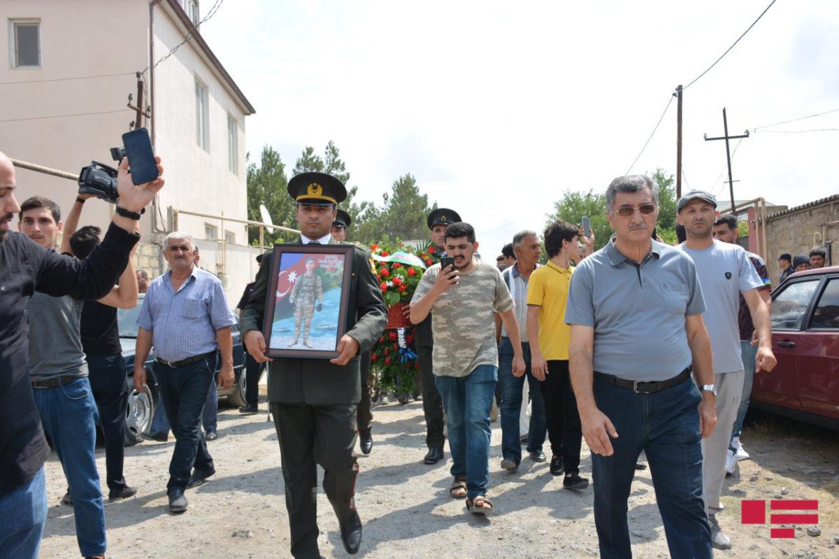 Laçında şəhid olan hərbçilərimiz dəfn edildi - FOTO Laçında şəhid olan hərbçilərimiz dəfn edildi - FOTO