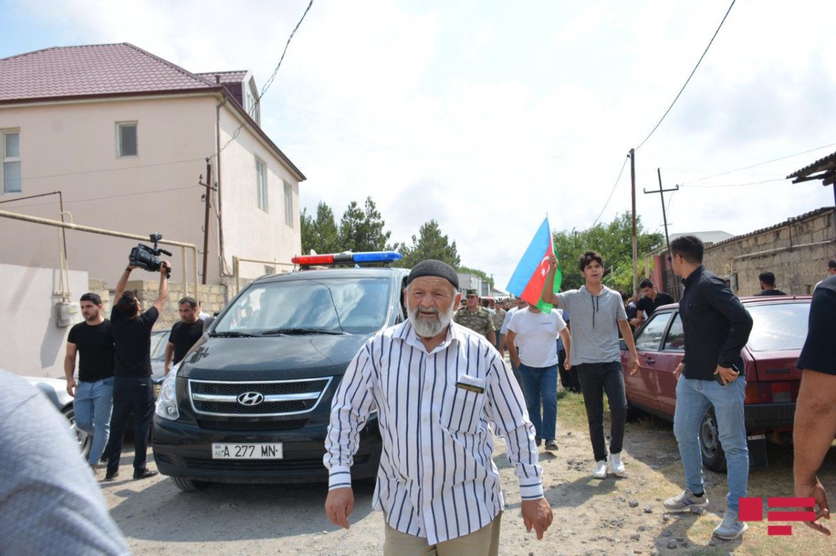 Laçında şəhid olan hərbçilərimiz dəfn edildi - FOTO Laçında şəhid olan hərbçilərimiz dəfn edildi - FOTO