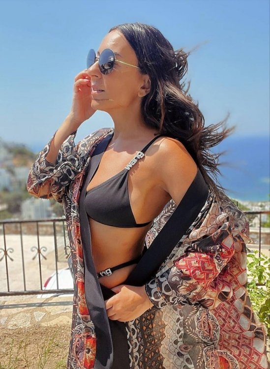 Xalq artistinin çimərlik FOTOLARI