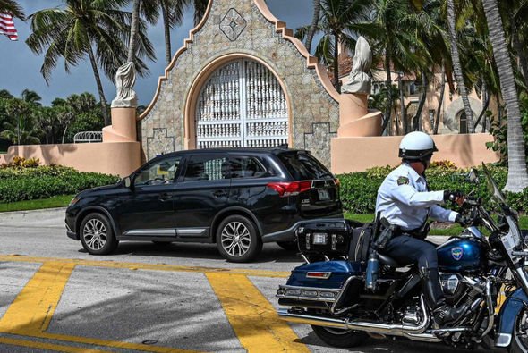 Trampın mülkündən 11 dəst məxfi sənəd tapıldı