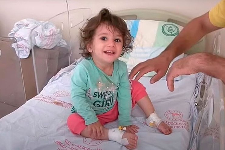 2 yaşlı qız ilanı belə öldürdü-FOTO