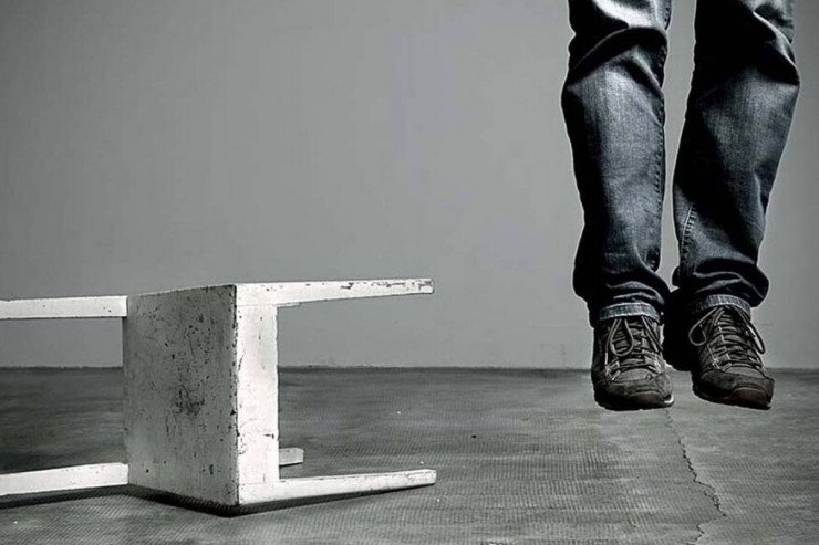 55 yaşlı kişi özünü asdı