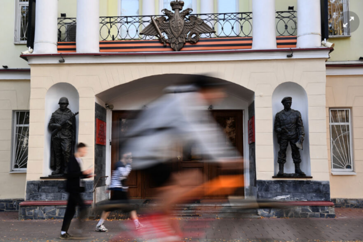 Rusiyada məktəbli qız hərbi komissarlığı yandırmağa cəhd etdi