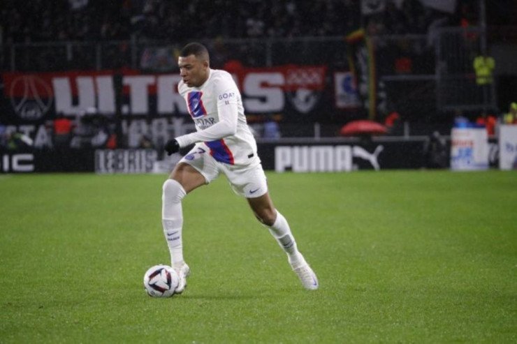 Mbappe 300-ə çatdı