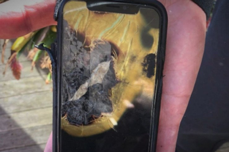 Cibində partlayan telefon çobanı ölümdən xilas etdi Cibində partlayan telefon çobanı ölümdən xilas etdi