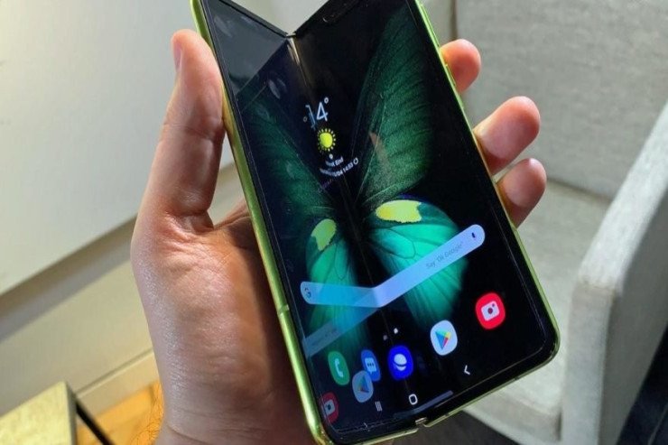 "Samsung" dünyanın ən nazik qatlana bilən smartfonunu hazırlayır "Samsung" dünyanın ən nazik qatlana bilən smartfonunu hazırlayır
